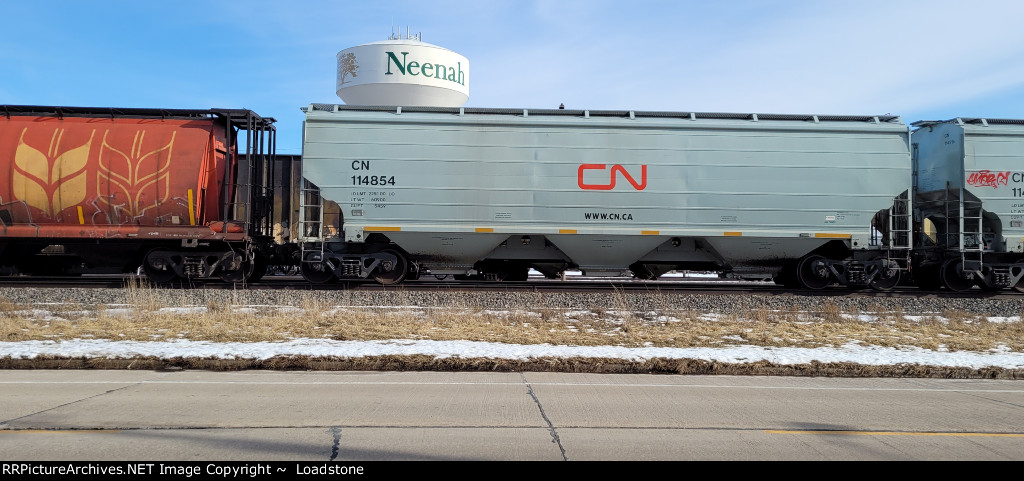 CN 114854